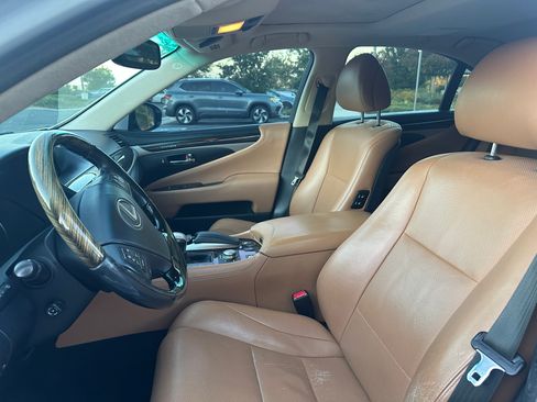 Used 2013 Lexus LS 460 w/ Comfort Pkg RWD image 2
