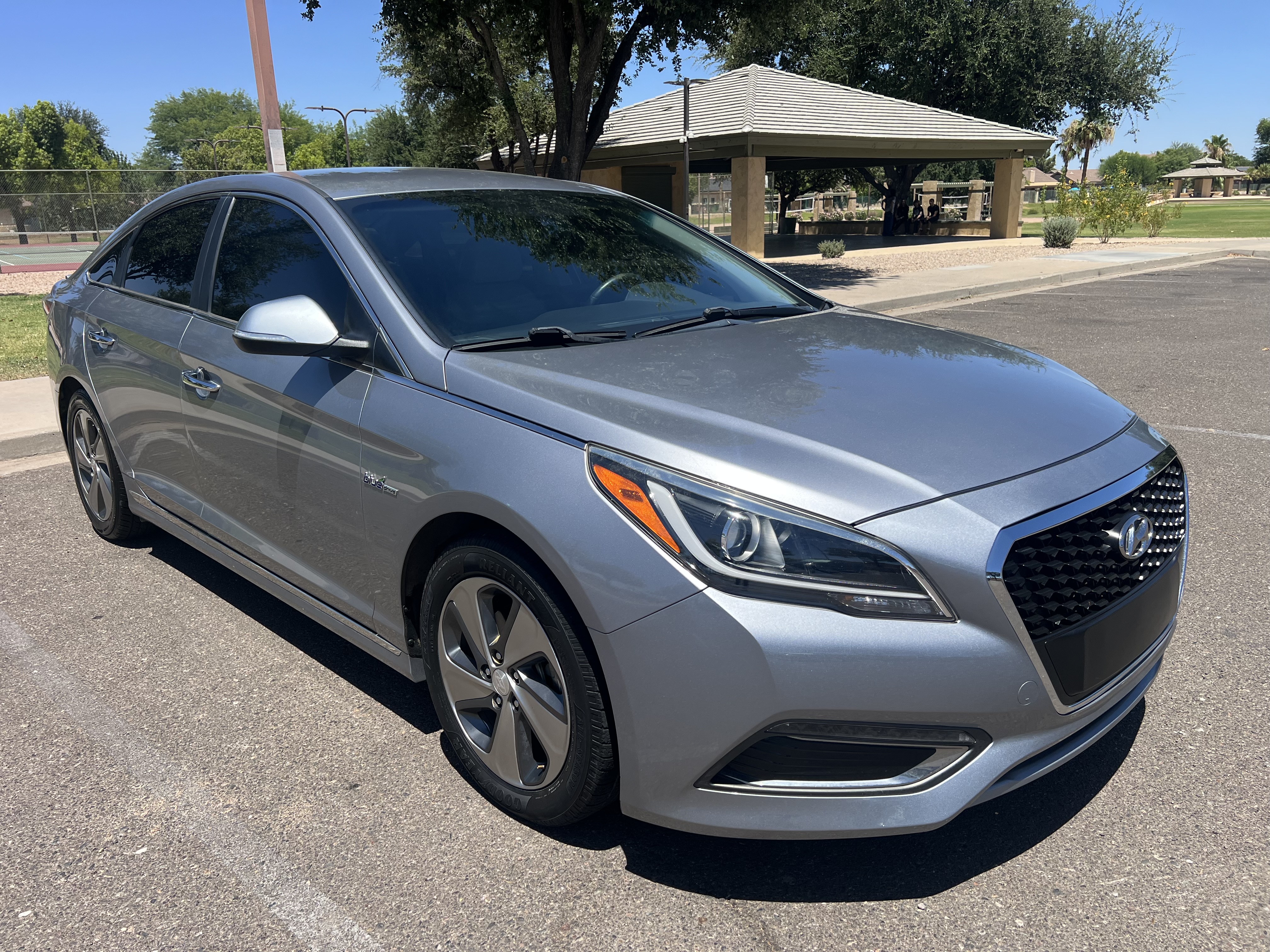 Used 2017 Hyundai Sonata Limited FWD image 2