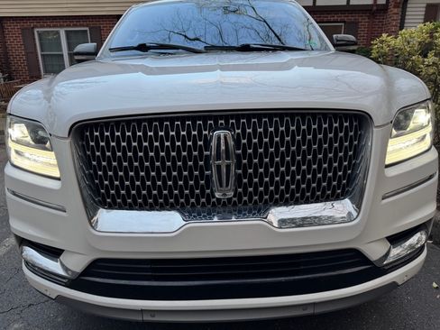 Used 2019 Lincoln Navigator Reserve image 4