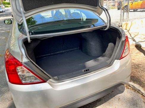 Used 2015 Nissan Versa SV image 8