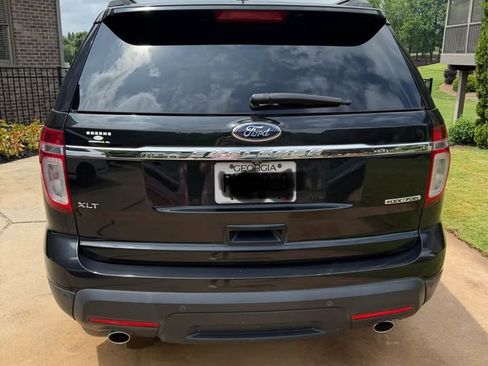 Used 2015 Ford Explorer XLT w/ Equipment Group 202B FWD image 9