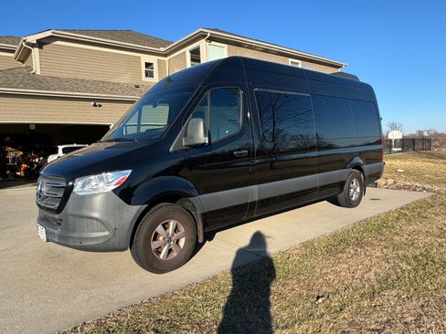 Used 2020 Mercedes-Benz Sprinter 2500 image 4