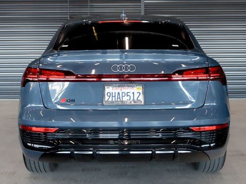 Used 2024 Audi Q8 e-tron Premium Plus w/ Premium Plus Package image 10