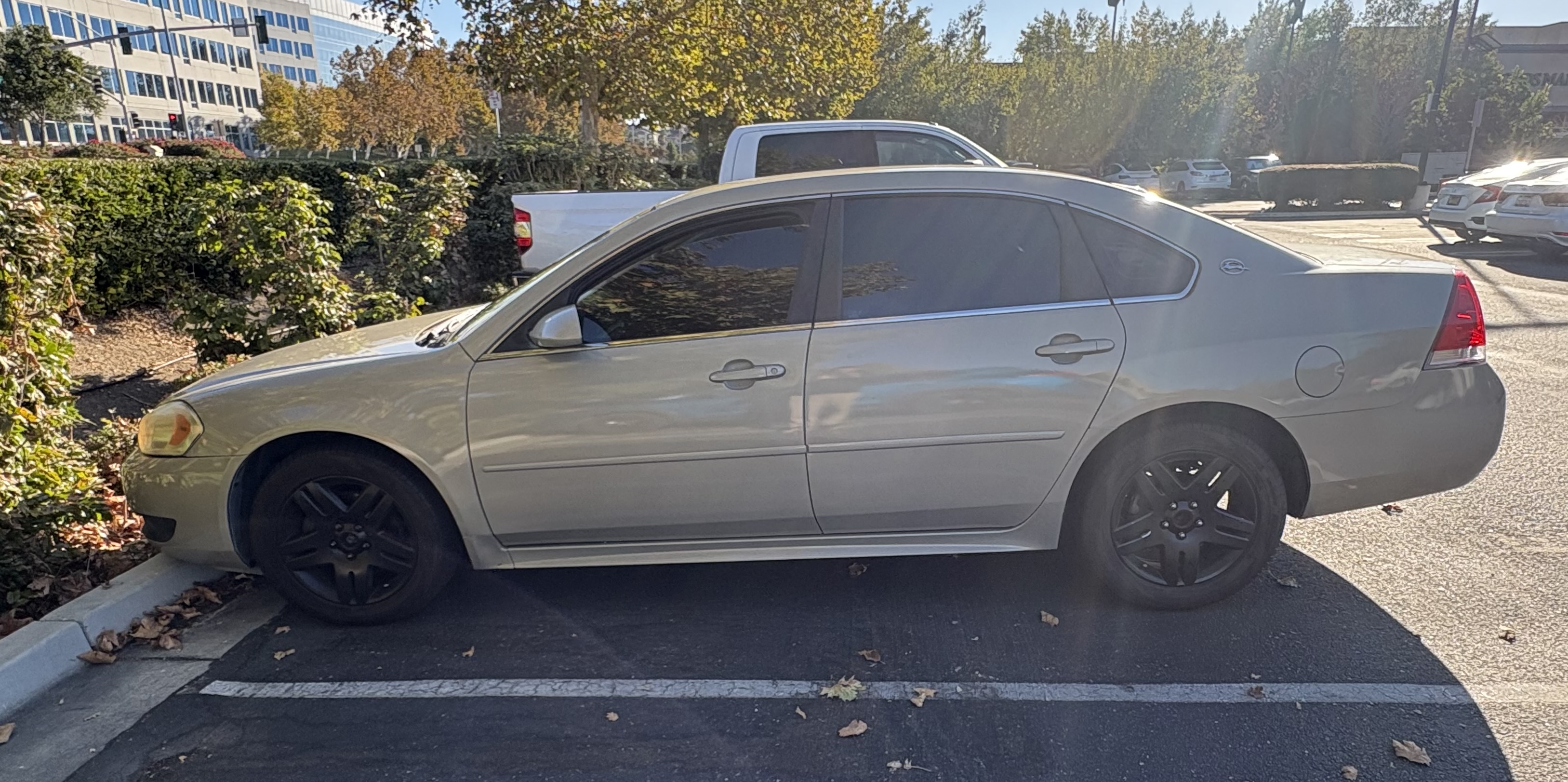 Used 2010 Chevrolet Impala LT w/ Convenience Package FWD image 6