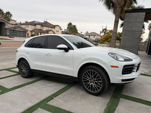 Used 2023 Porsche Cayenne Platinum Edition image 6