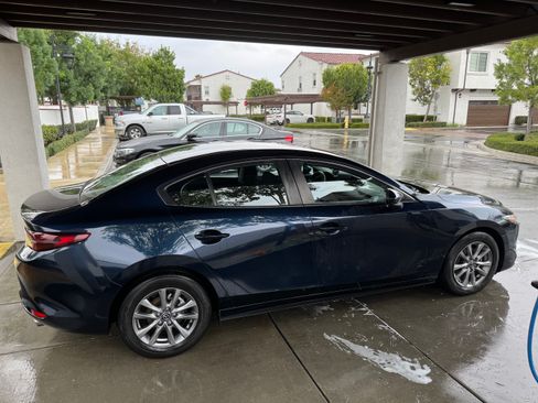 Used 2021 MAZDA MAZDA3 s image 2
