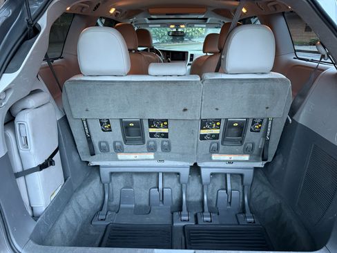 Used 2016 Toyota Sienna XLE Premium image 23