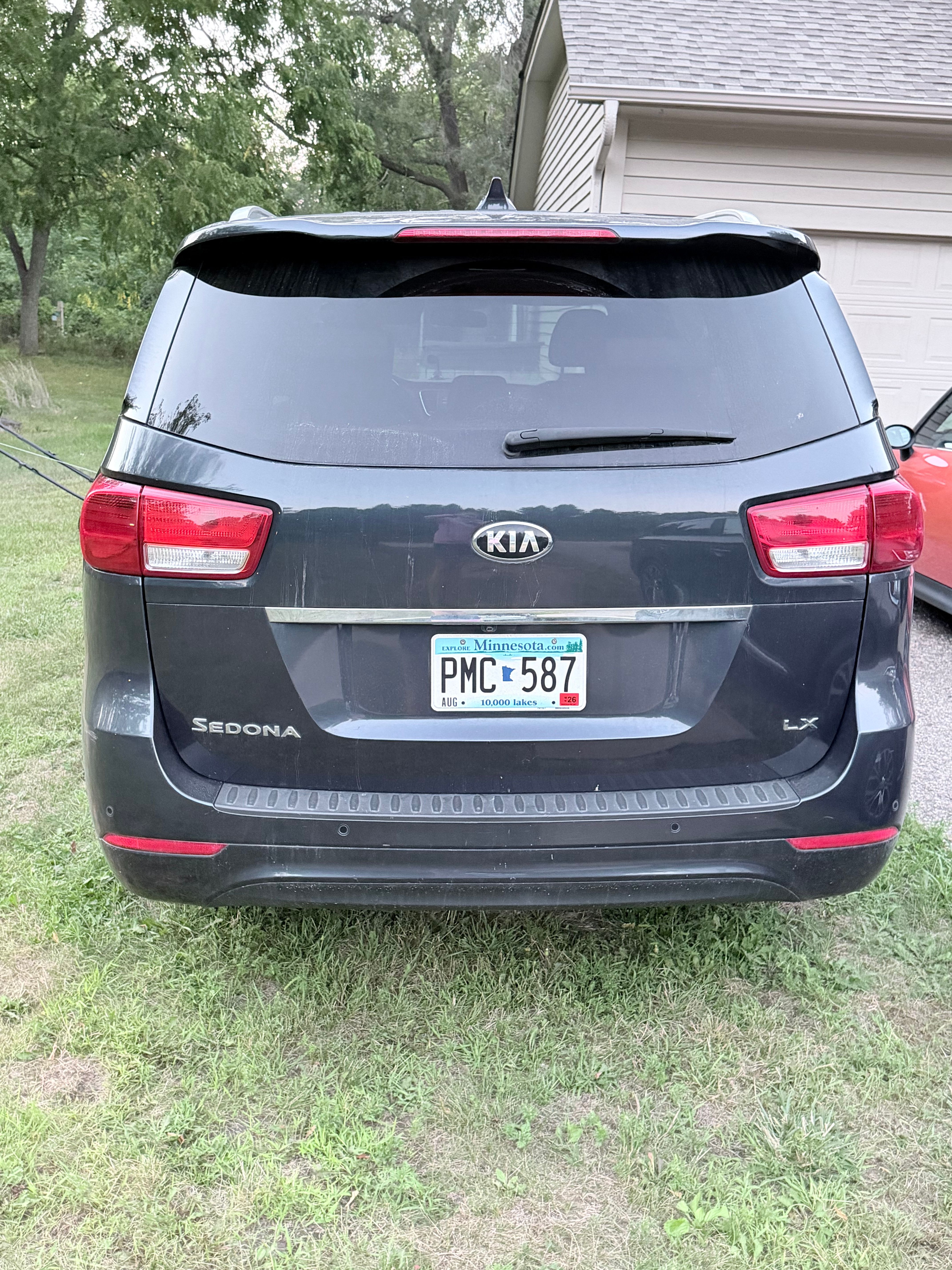 Used 2017 Kia Sedona LX w/ LX Essentials Premium Package FWD image 5