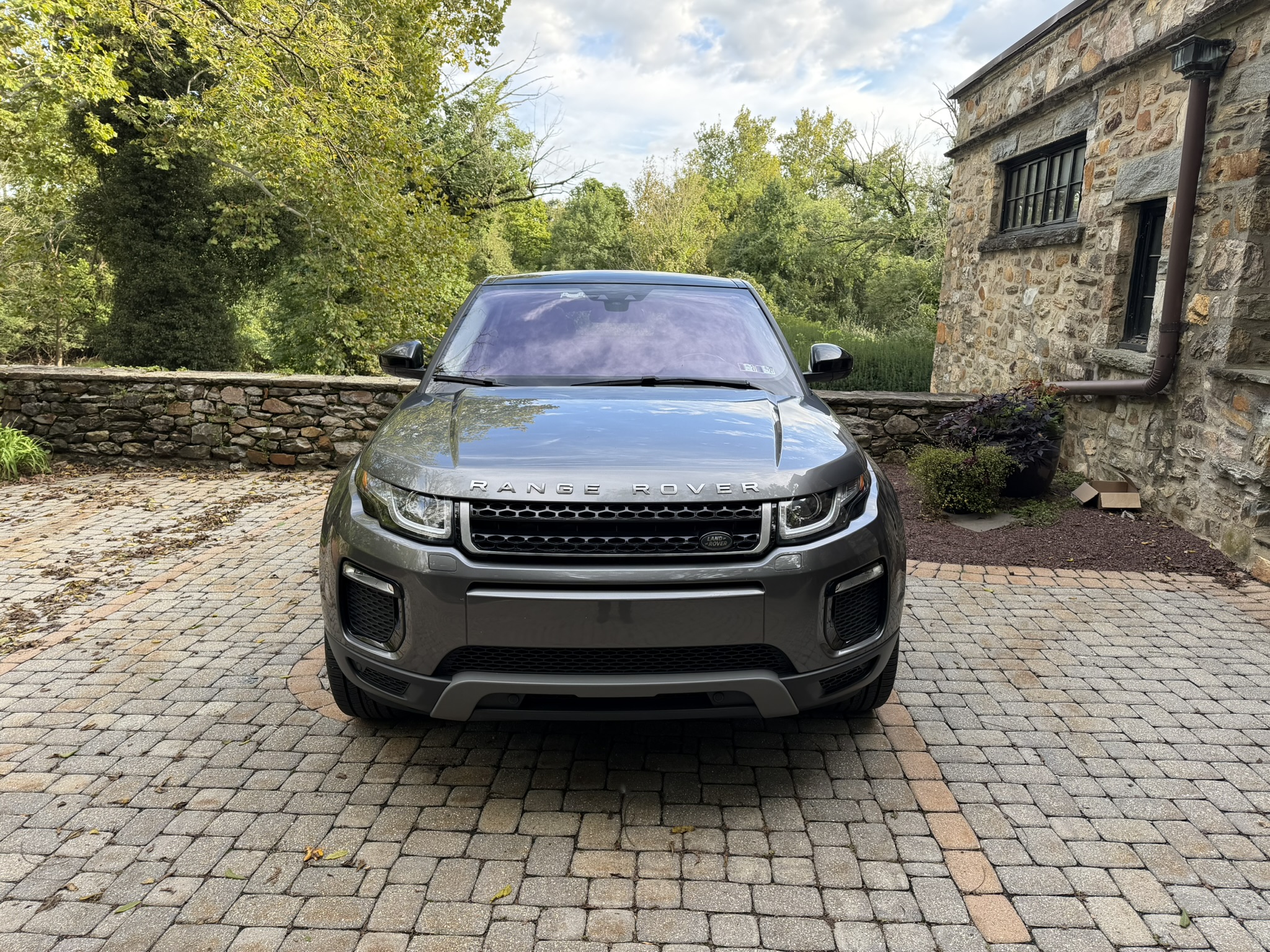 Used 2017 Land Rover Range Rover Evoque SE AWD/4WD image 2