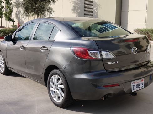 Used 2013 MAZDA MAZDA3 i Touring image 10