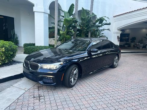 Used 2016 BMW 740i image 2