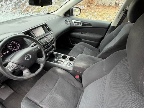 Used 2014 Nissan Pathfinder SV image 16