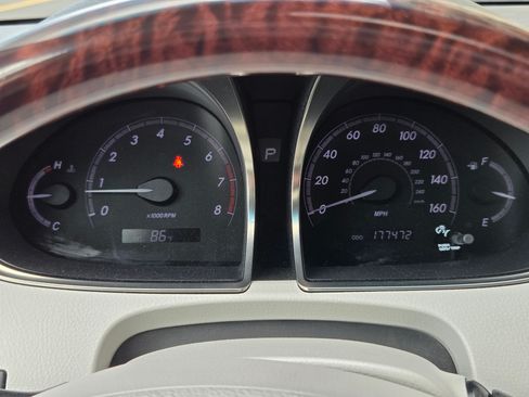 Used 2011 Toyota Avalon Limited image 9