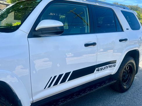 Used 2016 Toyota 4Runner SR5 AWD/4WD image 16