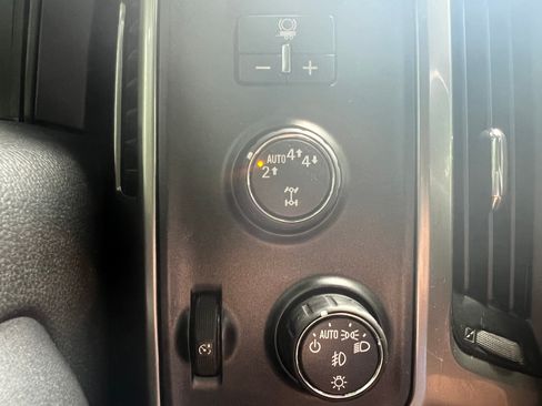 Used 2018 Chevrolet Silverado 1500 LT w/ All Star Edition AWD/4WD image 18