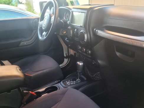 Used 2013 Jeep Wrangler Unlimited Sport image 8