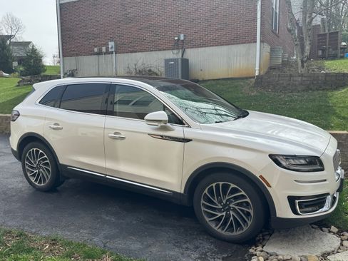 Used 2019 Lincoln Nautilus Reserve w/ Cargo Utility Package image 2