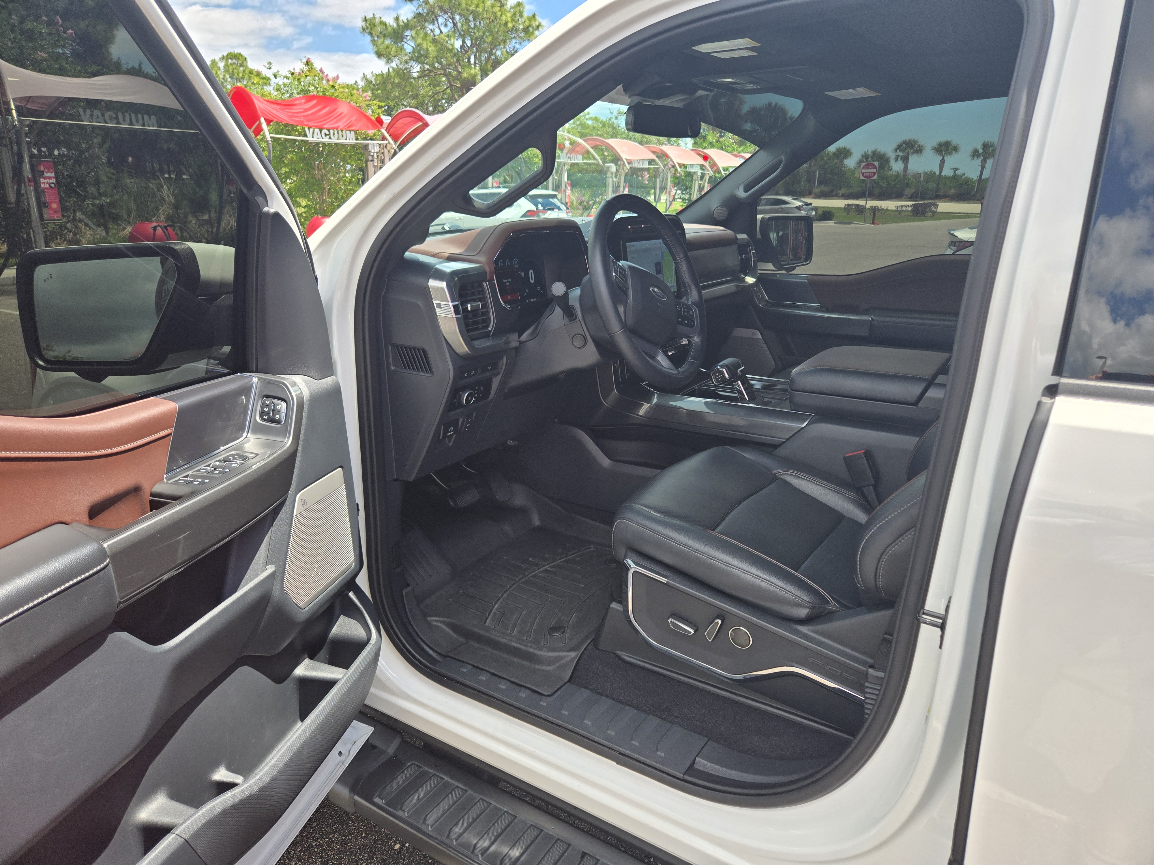 Used 2023 Ford F150 Lariat w/ Equipment Group 502A High AWD/4WD image 10