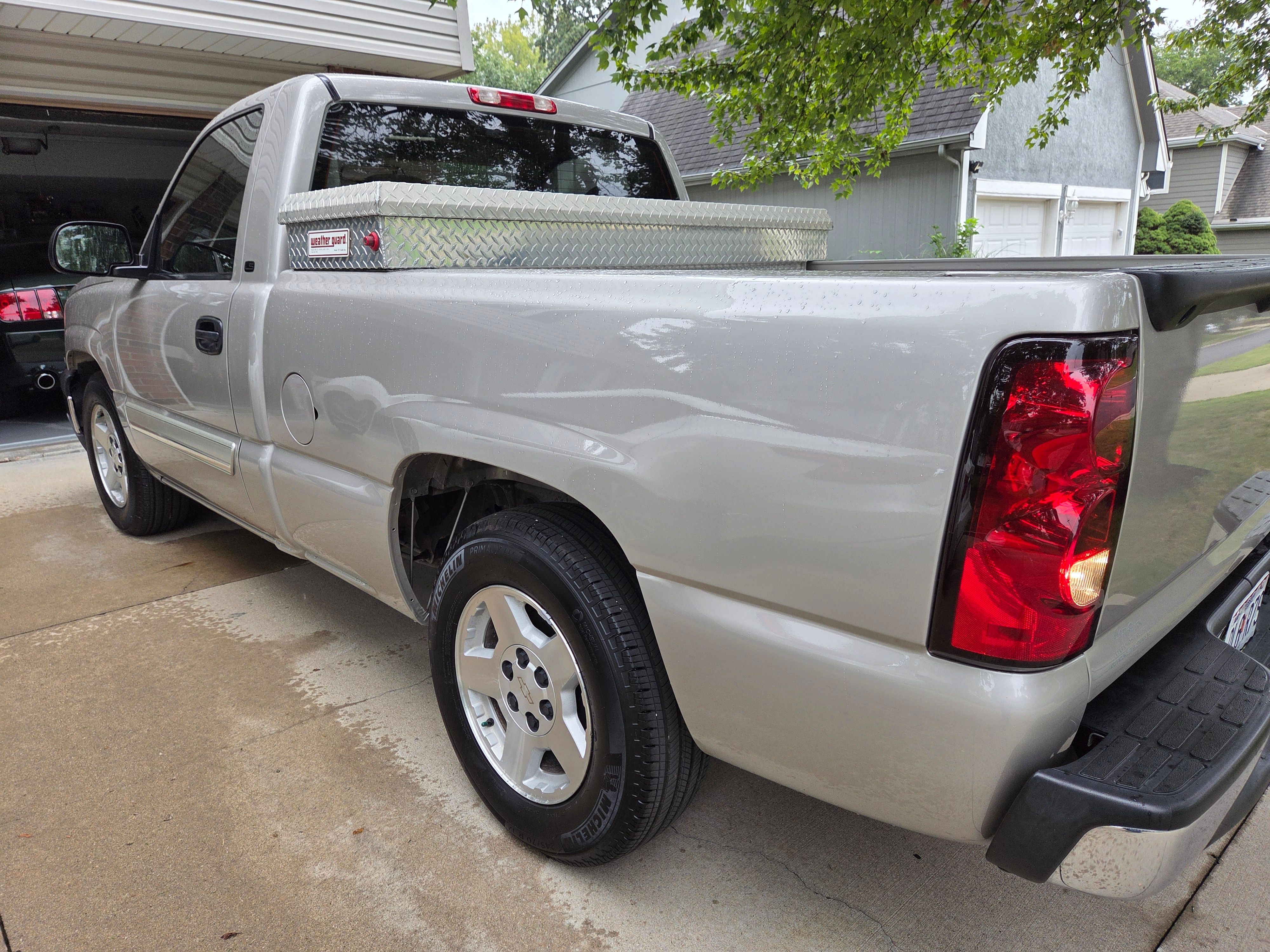 Used 2005 Chevrolet Silverado 1500 LS w/ Light Duty Power Package RWD image 8