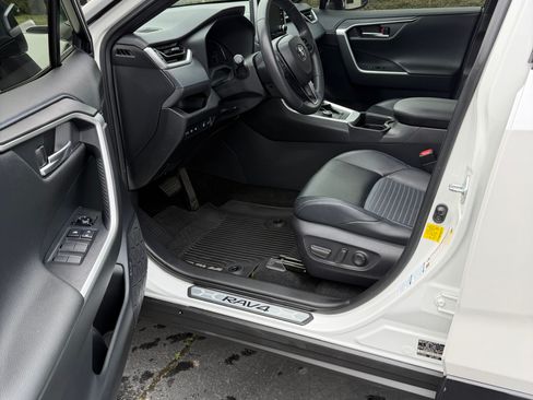 Used 2020 Toyota RAV4 XSE image 11