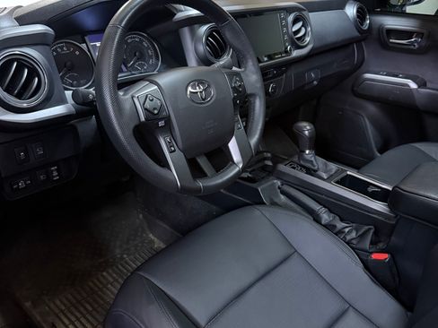 Used 2023 Toyota Tacoma TRD Sport w/ TRD Premium Sport Package AWD/4WD image 15