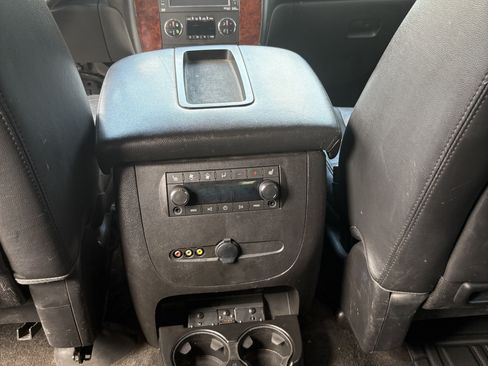 Used 2013 Chevrolet Tahoe LTZ AWD/4WD image 17