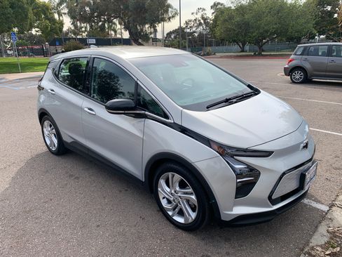 Used 2022 Chevrolet Bolt LT image 1