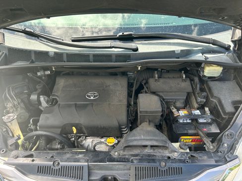 Used 2016 Toyota Sienna XLE FWD image 10