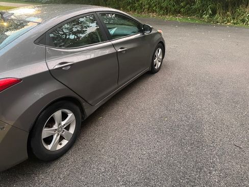 Used 2013 Hyundai Elantra GLS w/ Preferred Pkg FWD image 3
