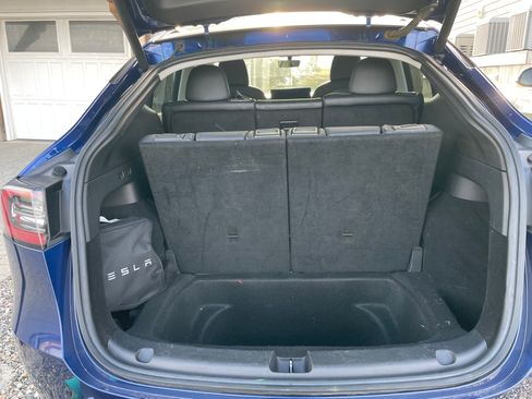 Used 2022 Tesla Model Y Long Range image 14