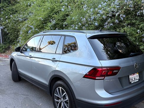 Used 2021 Volkswagen Tiguan S image 2