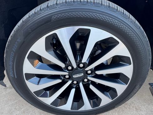 Used 2023 Lincoln Navigator L Reserve image 8