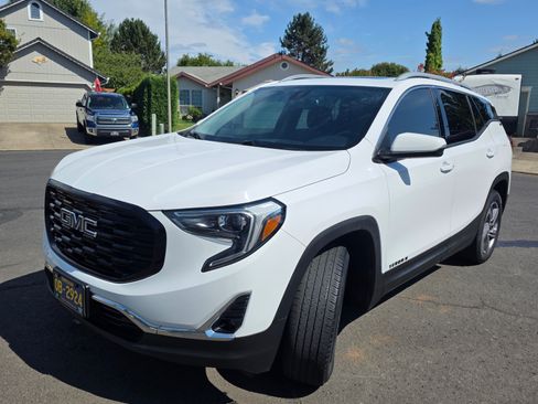Used 2018 GMC Terrain SLT w/ Infotainment Package II image 2
