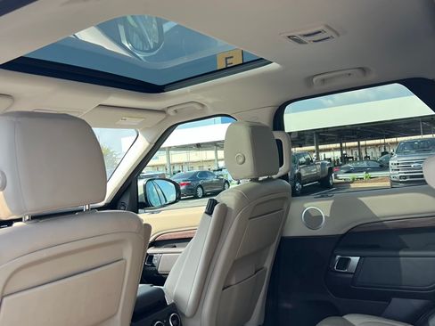 Used 2017 Land Rover Discovery HSE image 20