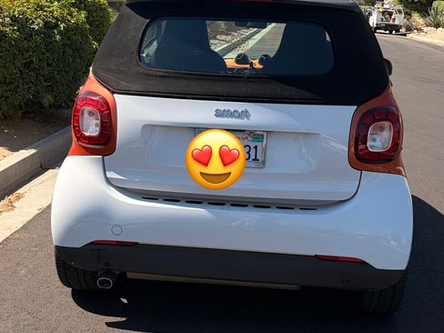 Used 2017 smart fortwo passion RWD image 14