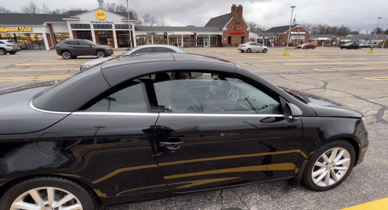 Used 2015 Volkswagen Eos Komfort FWD image 1