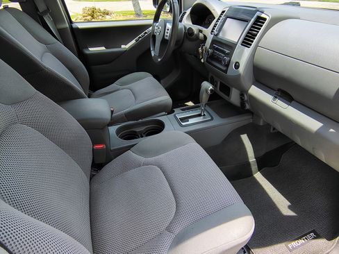 Used 2019 Nissan Frontier SV RWD image 10