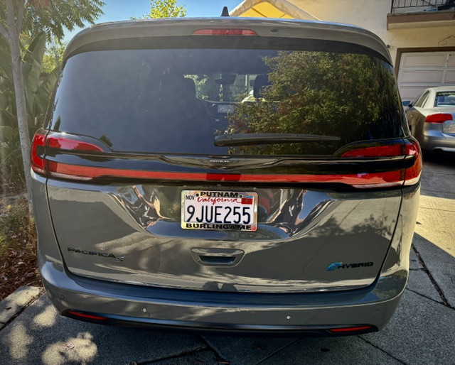 Used 2023 Chrysler Pacifica Touring-L w/ S Appearance Package FWD image 10