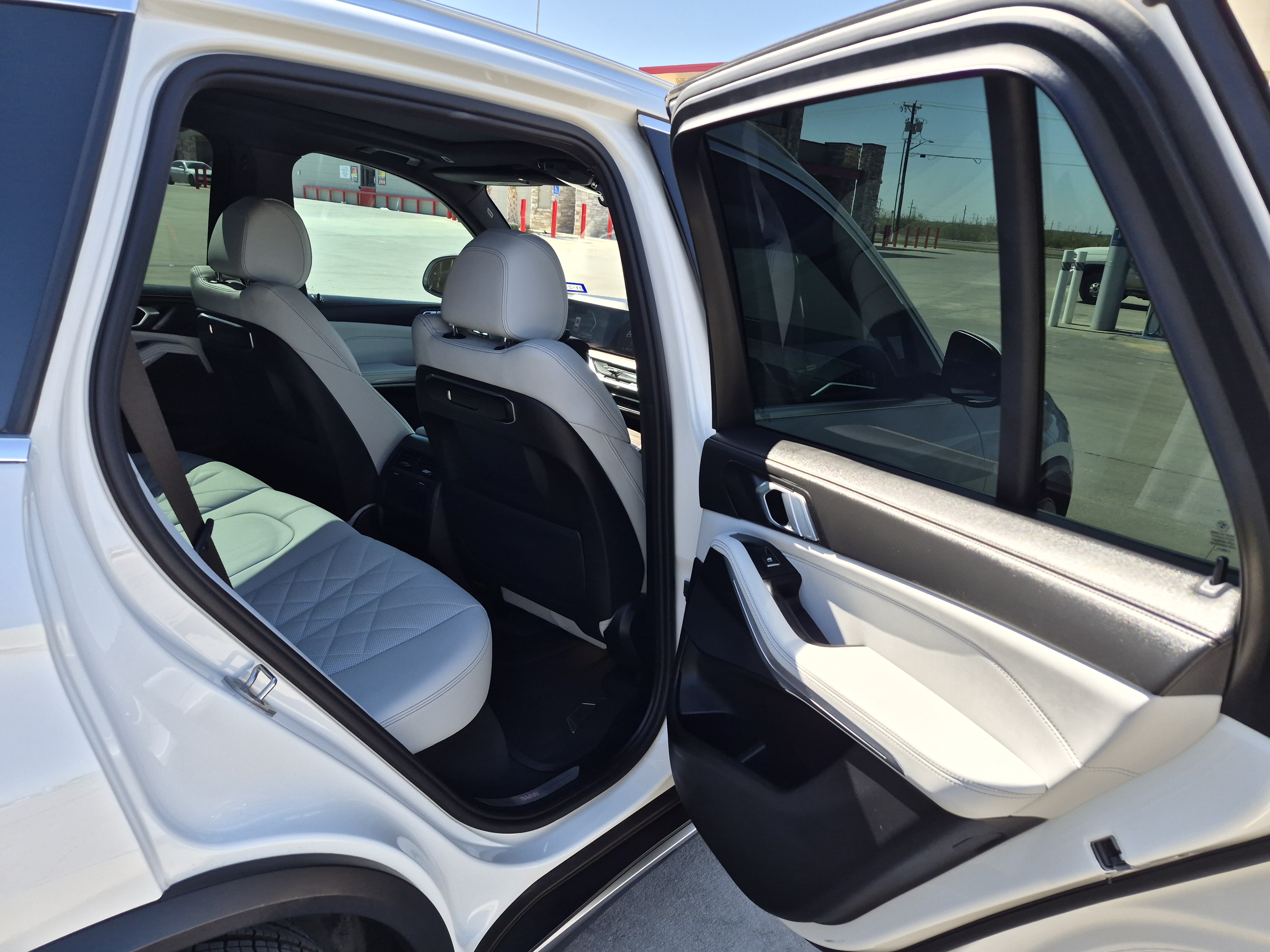Used 2024 BMW X5 xDrive40i w/ Parking Assistance Package AWD/4WD image 10