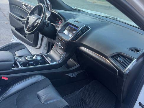 Used 2019 Ford Edge ST w/ Convenience Package image 11