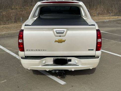 Used 2012 Chevrolet Avalanche LTZ image 5