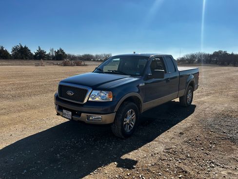 Used 2005 Ford F150 Lariat image 2
