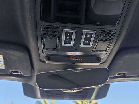 Used 2023 Land Rover Defender 110 X-Dynamic SE image 30