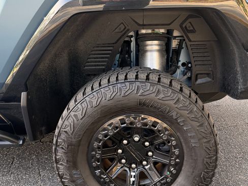 Used 2024 GMC Hummer EV 3X w/ Omega Edition AWD/4WD image 12