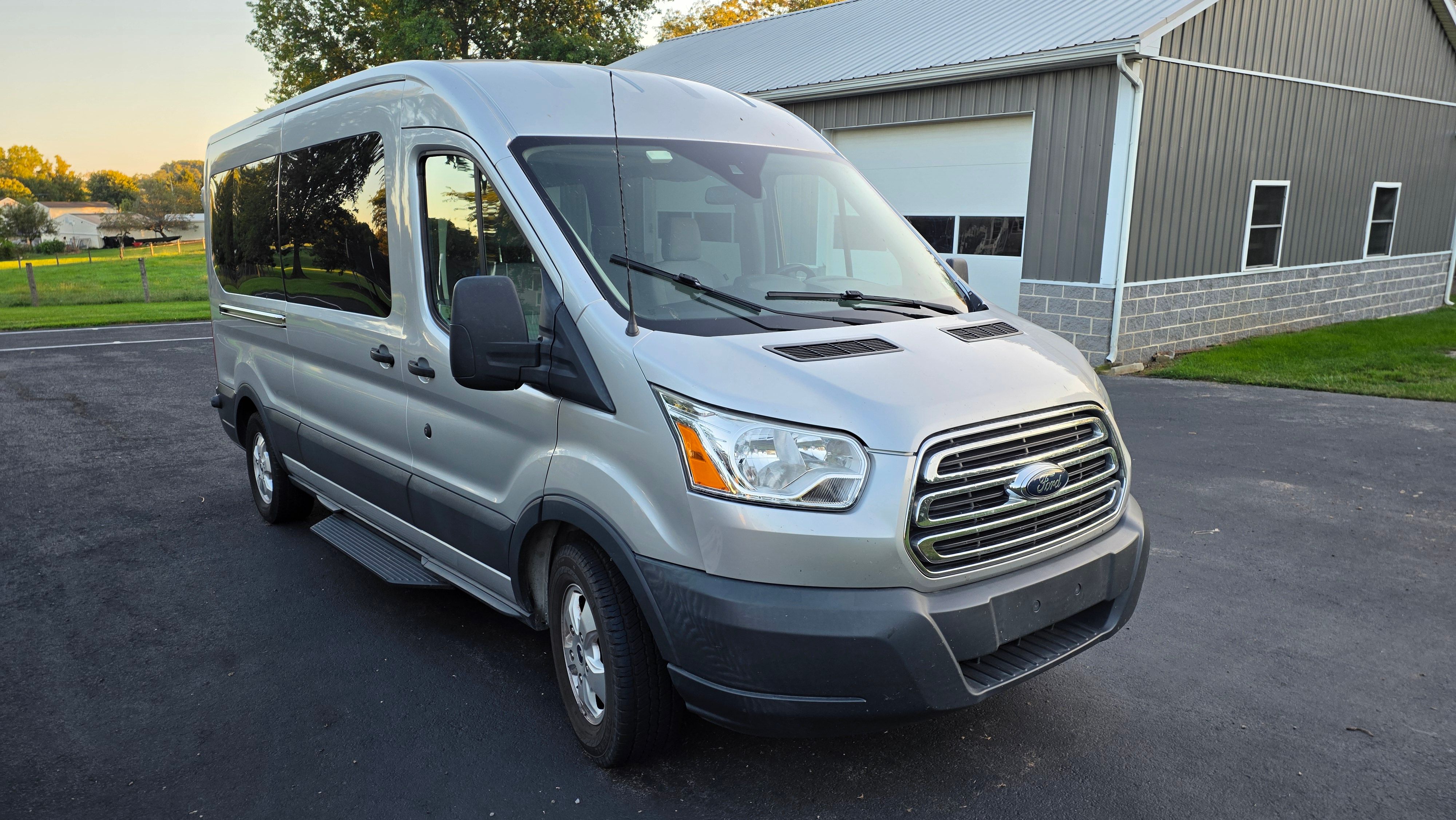 Used 2017 Ford Transit 350 XLT RWD image 2