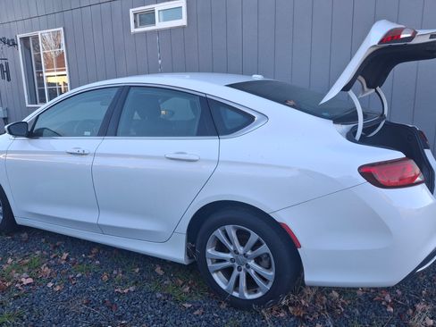 Used 2015 Chrysler 200 Limited w/ Convenience Group image 6