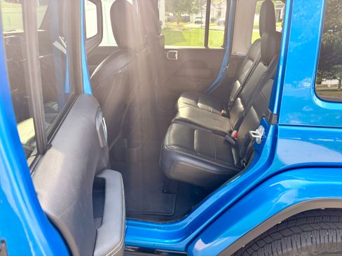 Used 2022 Jeep Wrangler Unlimited Sahara w/ Advanced Safety Group AWD/4WD image 12
