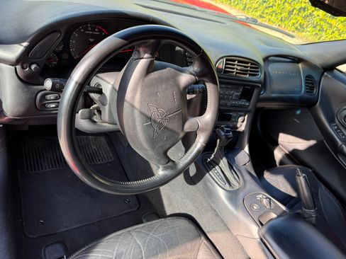 Used 1998 Chevrolet Corvette Coupe w/ Roof Pkg image 17