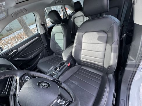 Used 2021 Volkswagen Jetta SE w/ SE Cold Weather Package image 9