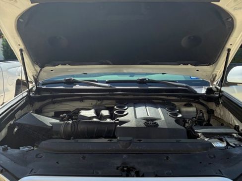 Used 2010 Toyota 4Runner Limited AWD/4WD image 12